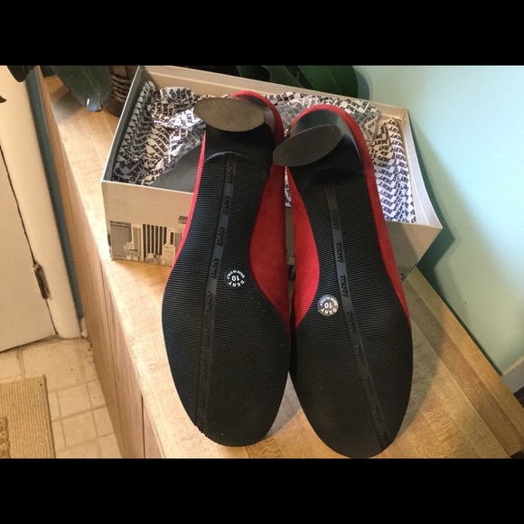 Scarlet Red DKNY Loafer Pump Size 10M - Picture 6 of 6